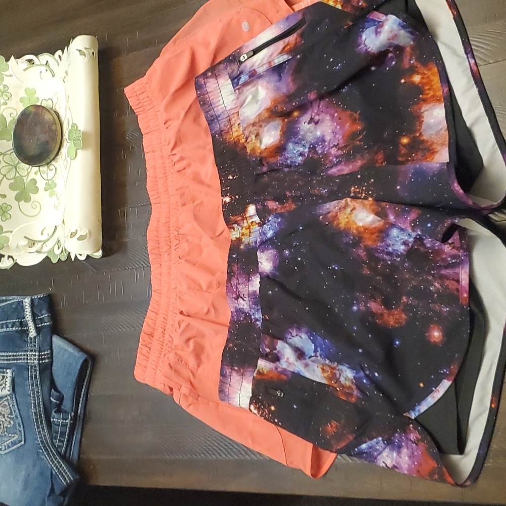 2 pairs of shorts